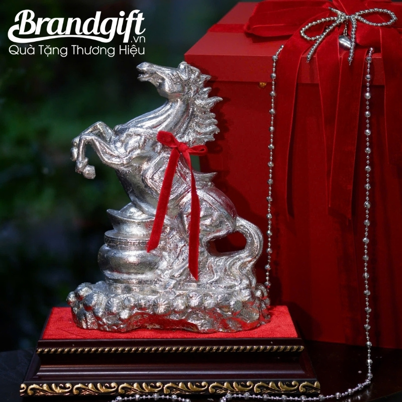 tuong-ngua-gom-su-bat-trang-ma-bac-qua-tang-kem-de-go-tlv-04