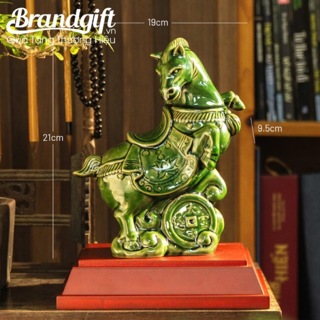 tuong-ngua-tai-loc-bich-ngoc-in-logo-qua-tang-tet-binh-ngo-2026-tlv-06 (2) tuong-ngua-tai-loc-bich-ngoc-in-logo-qua-tang-tet-binh-ngo-2026-tlv-06