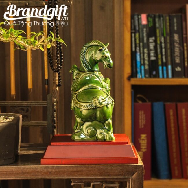 tuong-ngua-tai-loc-bich-ngoc-in-logo-qua-tang-tet-binh-ngo-2026-tlv-06 (6) tuong-ngua-tai-loc-bich-ngoc-in-logo-qua-tang-tet-binh-ngo-2026-tlv-06