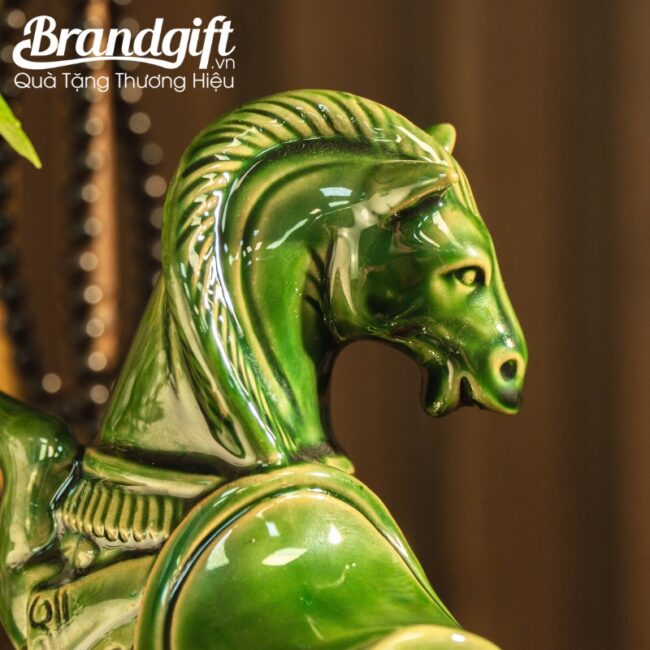 tuong-ngua-tai-loc-bich-ngoc-in-logo-qua-tang-tet-binh-ngo-2026-tlv-06 (7) tuong-ngua-tai-loc-bich-ngoc-in-logo-qua-tang-tet-binh-ngo-2026-tlv-06