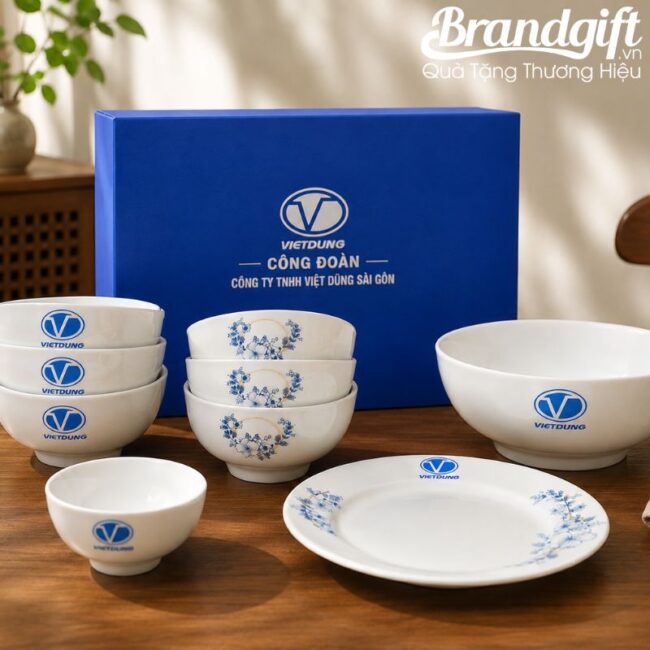 Bộ bát đĩa Bát Tràng in logo họa tiết vẽ hoa xanh (3) Bộ bát đĩa Bát Tràng in logo họa tiết vẽ hoa xanh