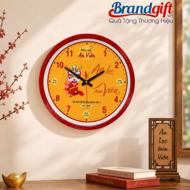 Đồng hồ treo tường mặt tròn vành gỗ in logo quà tặng (3) Đồng hồ treo tường mặt tròn vành gỗ in logo quà tặng