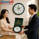 Đồng hồ treo tường mặt tròn vành xanh lá in logo quà tặng