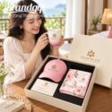 Bộ Giftset 3 món mũ lưỡi trai, cốc sứ và khăn lụa