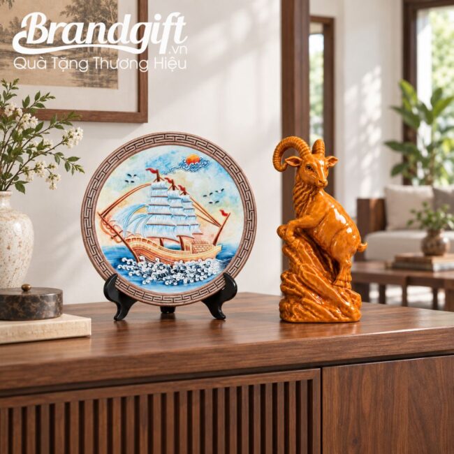 Bộ quà tặng giftset đĩa sứ và tượng Dê