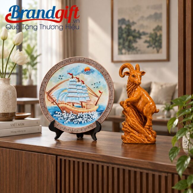 Bộ quà tặng giftset đĩa sứ và tượng Dê