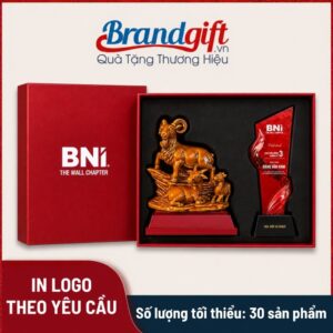 Bộ Giftset vinh danh tượng dê và biểu trưng pha lê