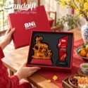 Bộ Giftset vinh danh tượng dê và biểu trưng pha lê