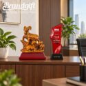 Bộ Giftset vinh danh tượng dê và biểu trưng pha lê