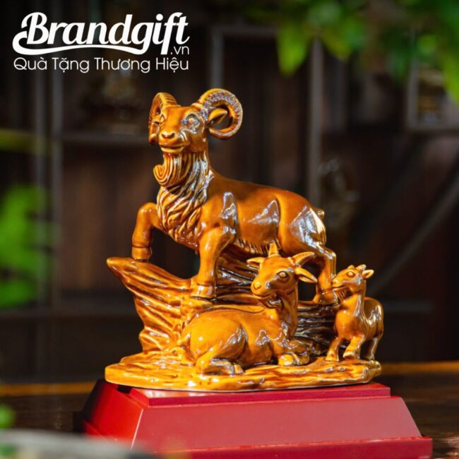 Tượng dê men hoàng thổ quà tặng