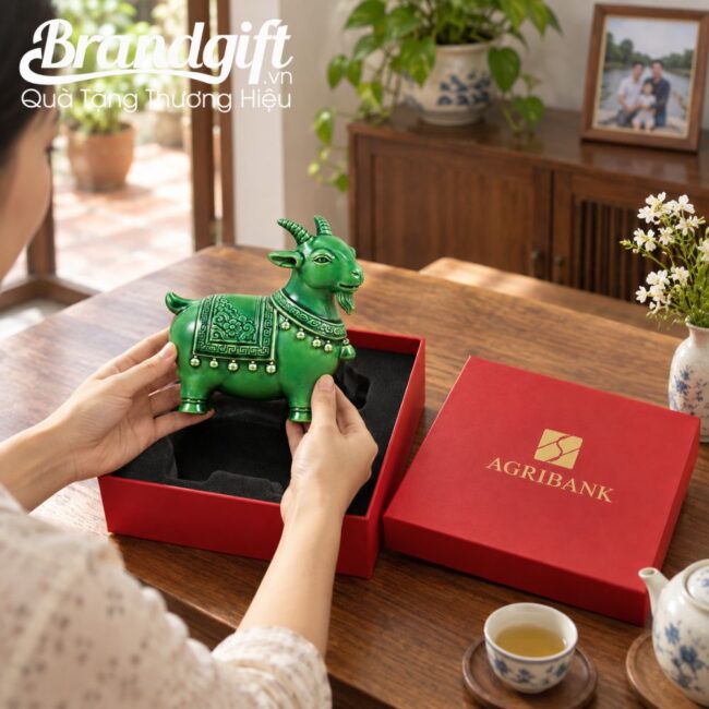 Tượng dê men ngọc lục bảo