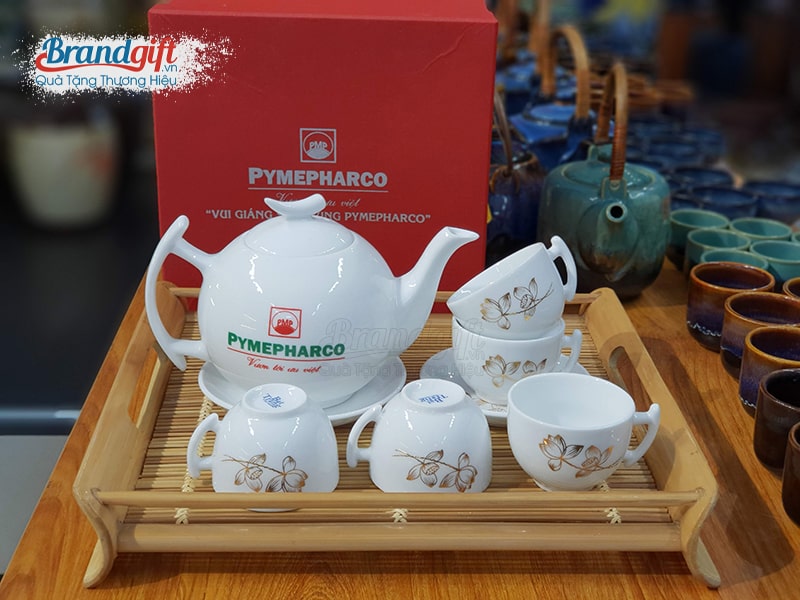 Ấm chén in logo giá bao nhiêu