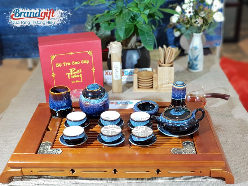 Ấm chén in logo giá bao nhiêu