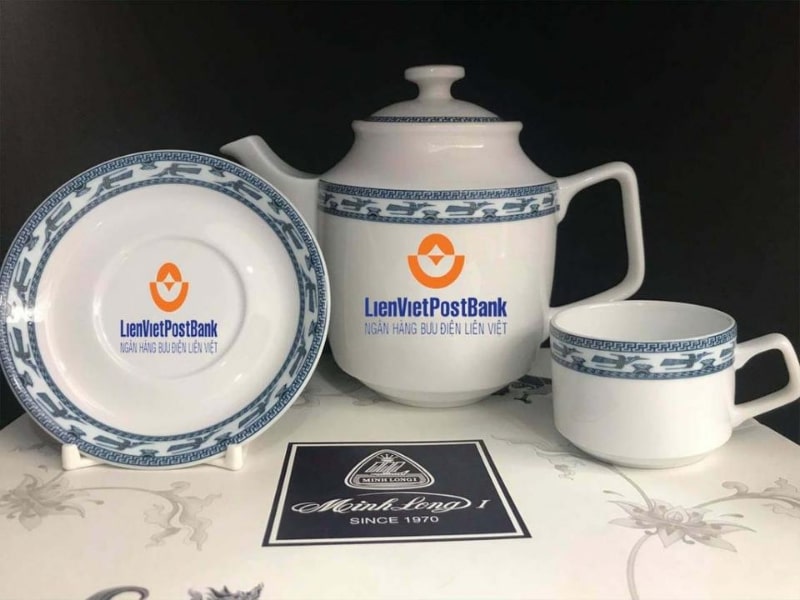 Ấm chén in logo giá bao nhiêu
