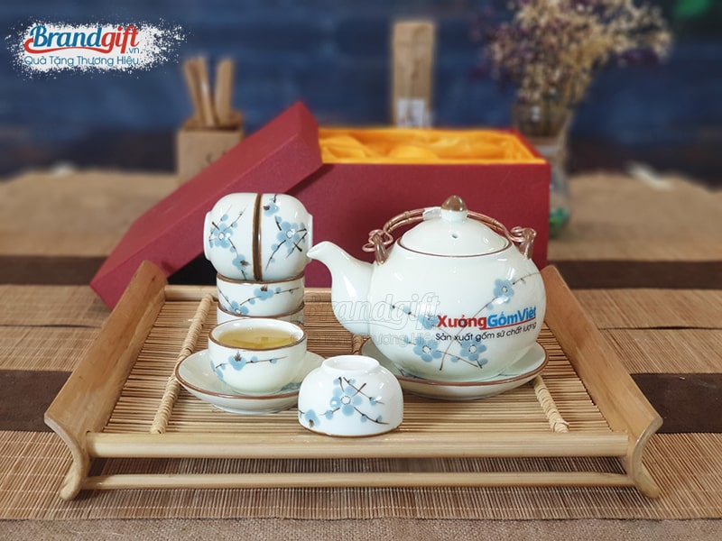 Ấm chén in logo giá bao nhiêu